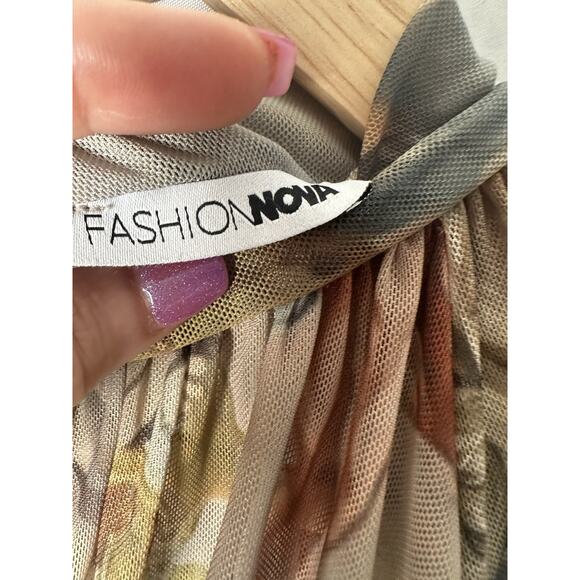 Fashion‎ Nova Mesh All Over Graphic Top Womens Sz M Artsy Art To Wear Cropped - Picture 4 of 11